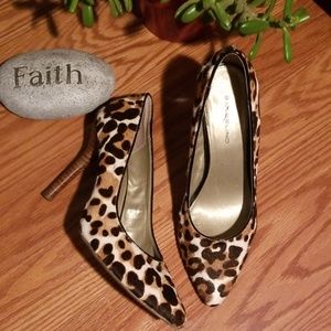 Cheetah bandolino heels 8‎